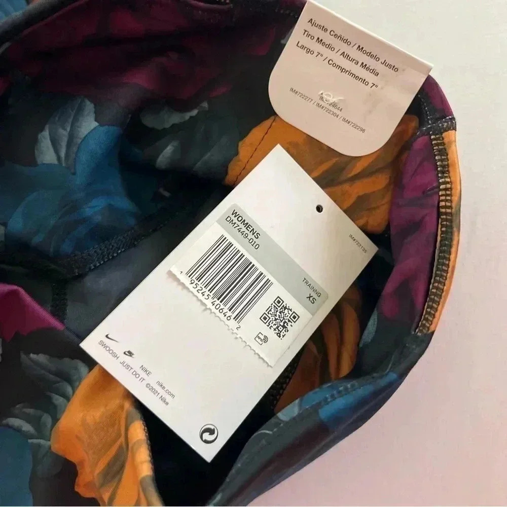 NWT Nike Women's One Icon Clash 7" Mid-Rise Printed Training Short - Picture 6 of 8